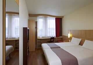 Отель Hotel Ibis Kielce Centrum Кельце Стандартный двухместный номер с 2 отдельными кроватями-1